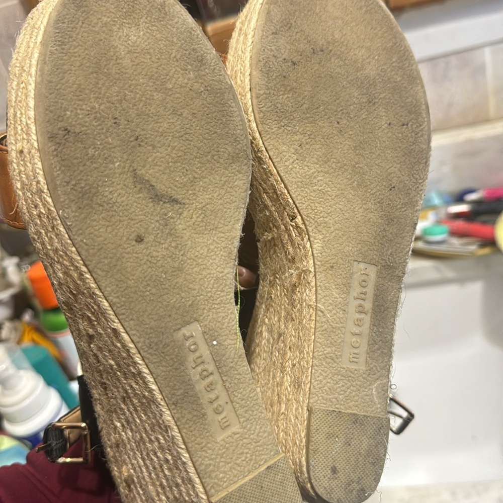 Metaphor shoes - Picture 5 of 9